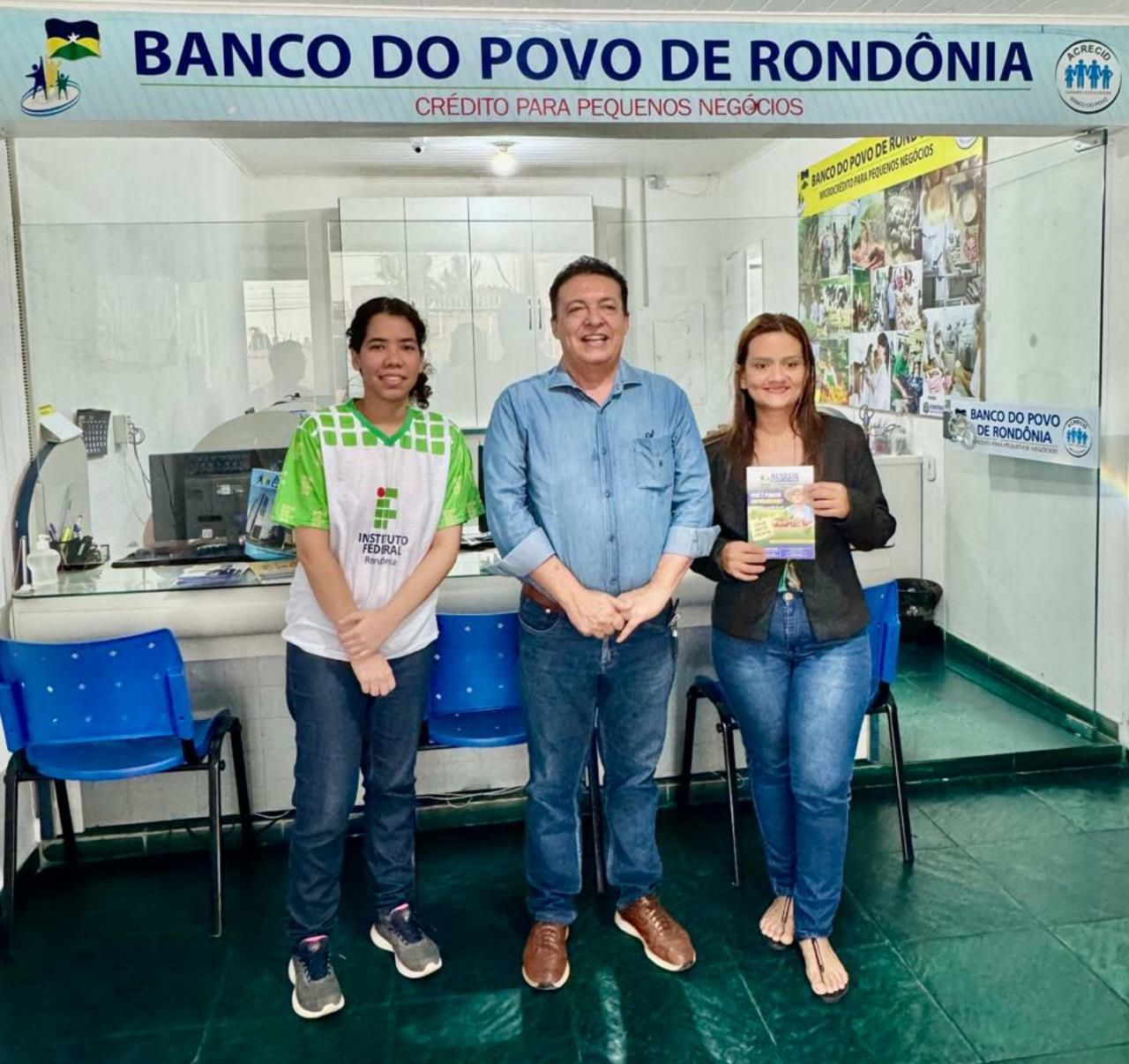 Presidente do Banco do Povo, Manoel SerraI recebe discentes do curso de Finanças do IFRO