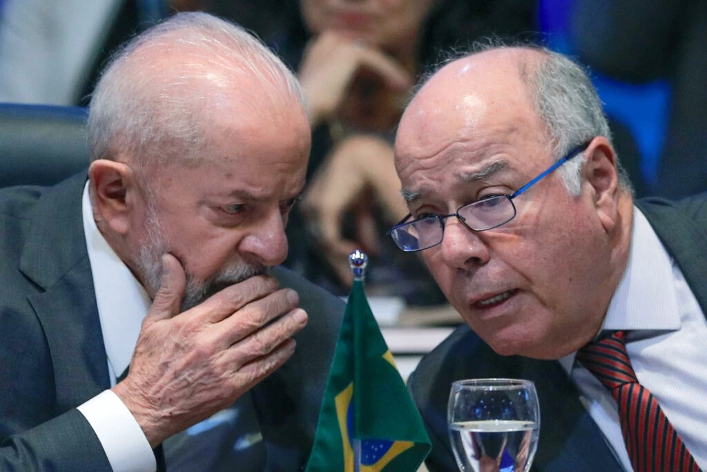 Desmoralizado, Chanceler volta ao Brasil sem conseguir falar com nenhuma autoridade dos EUA