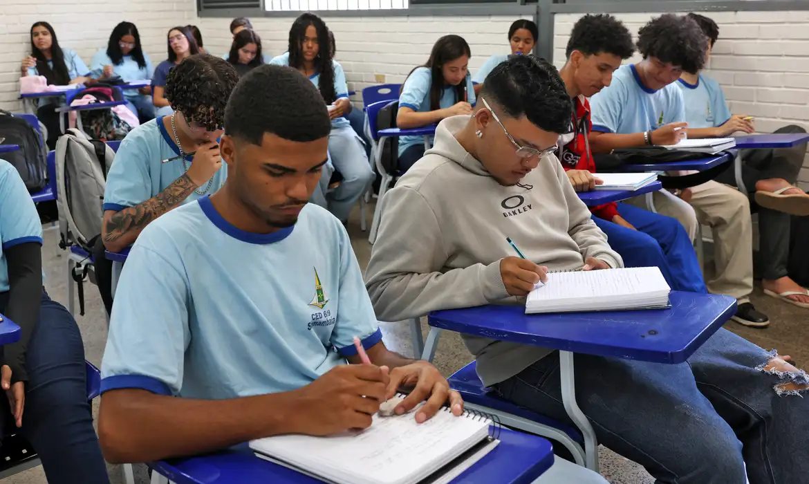 Nascidos em maio e junho recebem quinta parcela do Pé-de-Meia