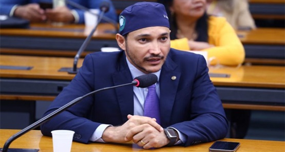 Máximo, pré-candidato ao governo, é citado em inquérito de fraude em testes de Covid-19