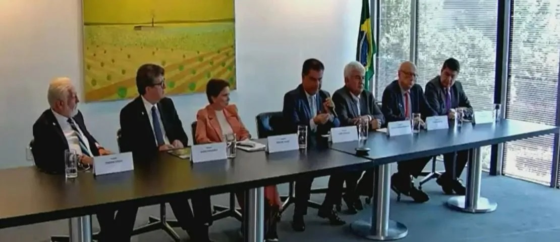 Senadores voltam dos EUA sem "conseguir nada" e ainda trazem problema maior: "Outra crise"