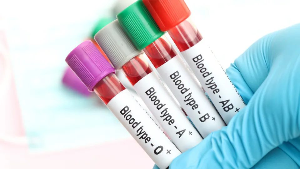 Tipo sanguíneo pode influenciar risco de AVC precoce, aponta estudo
