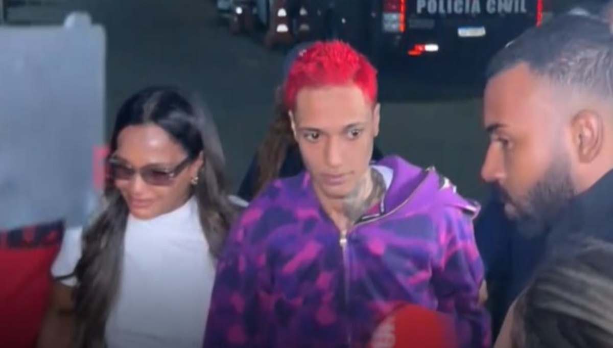 Rapper Oruam vira réu por tentativa de homicídio contra policiais após operação no RJ
