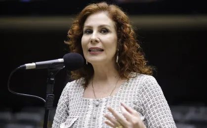 Justiça italiana mantém prisão de Carla Zambelli em audiência de custódia
