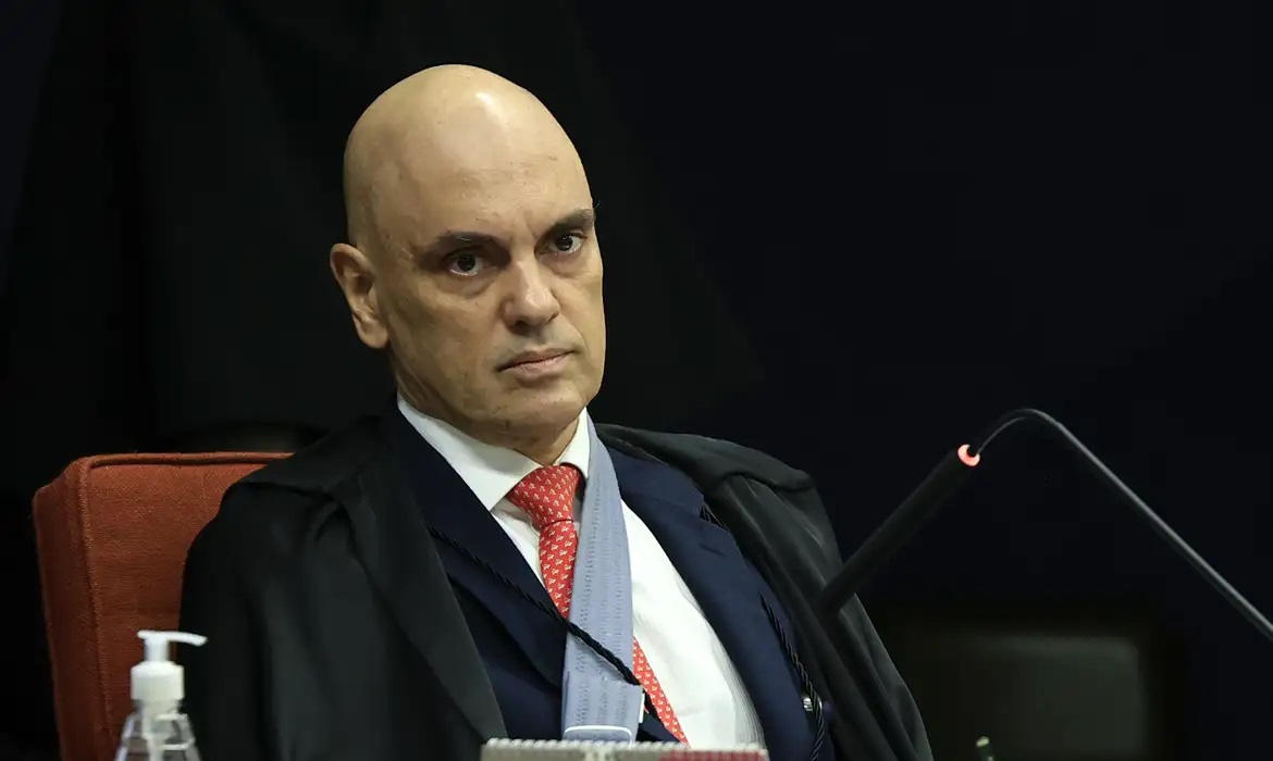 Oito ministros não se manifestam a favor de Moraes em sessão do Supremo Tribunal Federal
