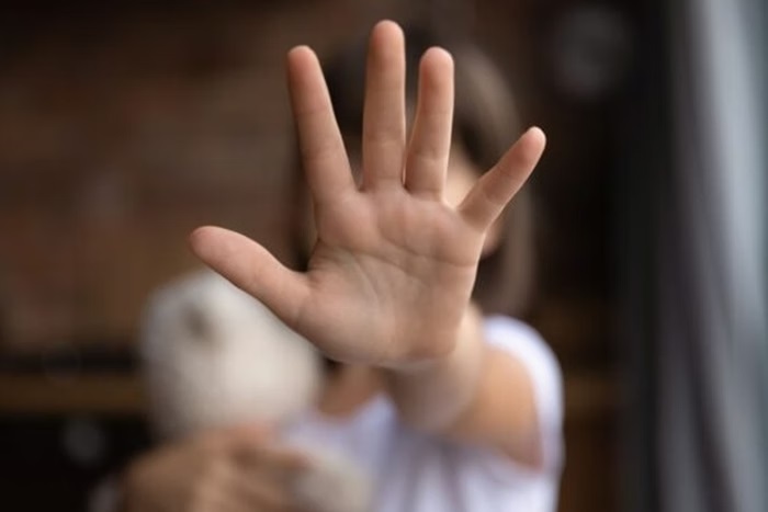 Casal é suspeito de estuprar adolescente de 14 anos após convidá-la para pizzaria

