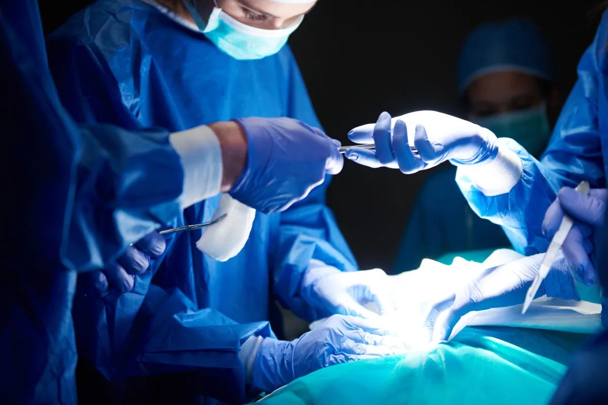 Cirurgia para aumentar altura existe, mas é extremamente dolorosa; entenda

