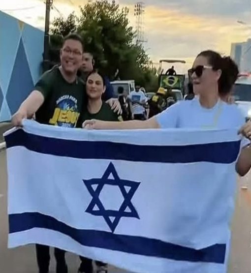 Governador Marcos Rocha participa da Marcha para Jesus com a bandeira de Israel