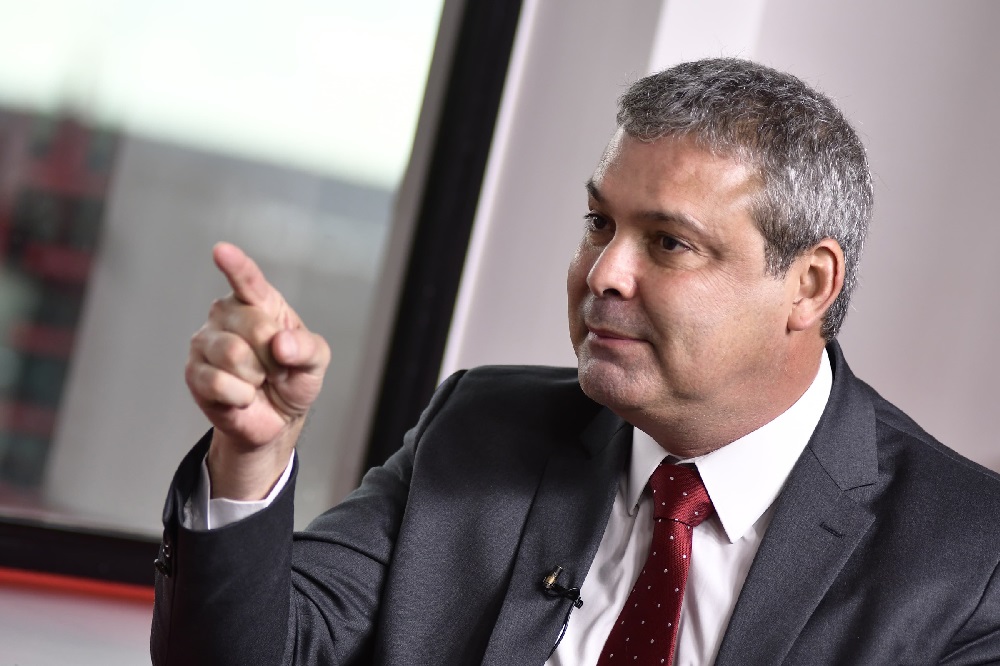 Líder do PT comemora prisão domiciliar do ex-presidente Jair Bolsonaro: “Finalmente”
