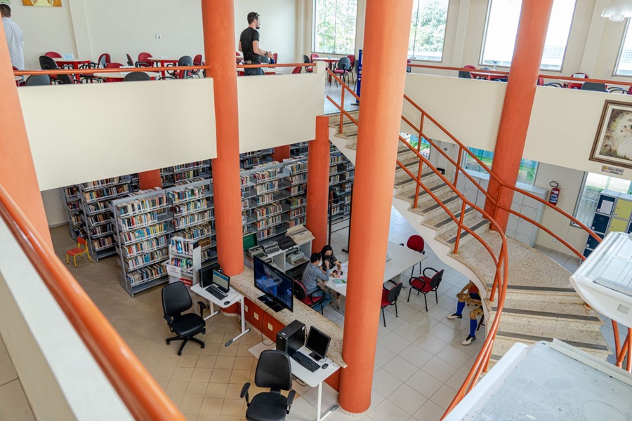 Biblioteca Municipal Francisco Meireles celebra 50 anos de história