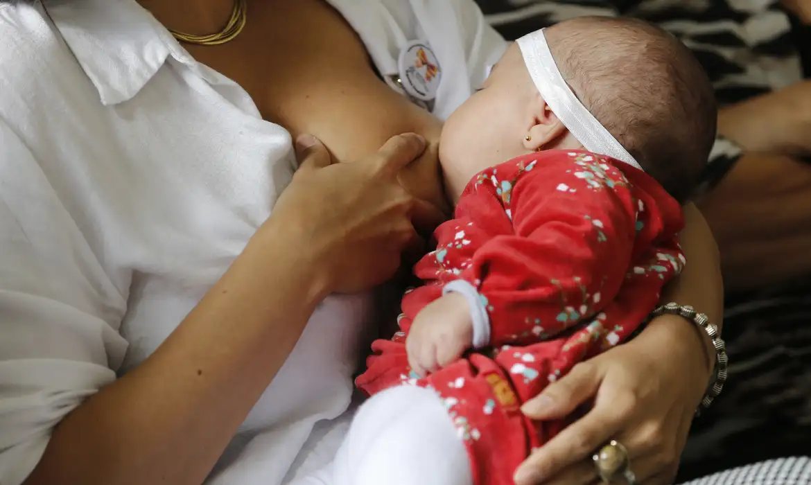 Campanha Mundial de Amamentação promove a preservação da vida
