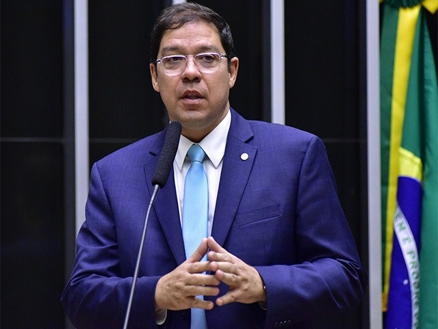 Vice da Câmara diz que pautará anistia assim que Hugo Motta se ausentar do país
