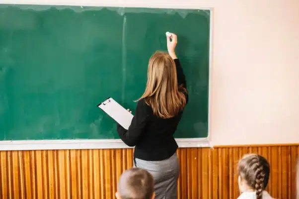 Estado é condenado por assédio moral de diretor de escola contra professora
