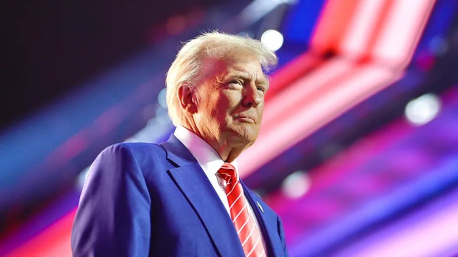 Presidente Donald Trump celebra tarifas recíprocas: "Bilhões agora fluem aos EUA"
