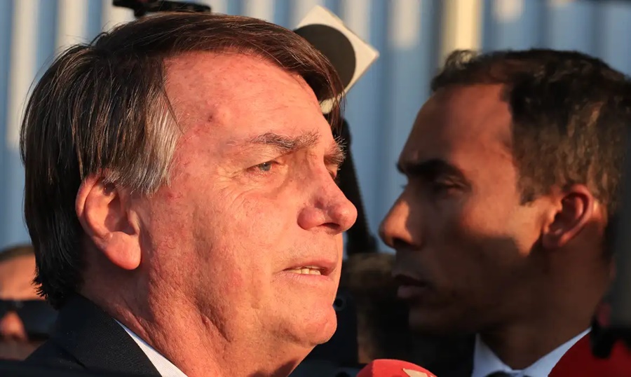 Alexandre de Moraes autoriza Jair Bolsonaro a receber visita de médicos particulares