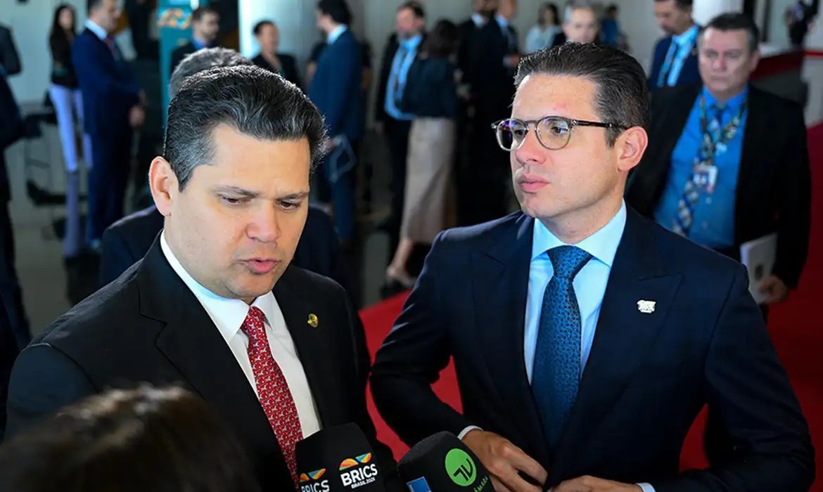 Alcolumbre diz que nunca pautará impeachment de Moraes: “Nem com 81 assinaturas”
