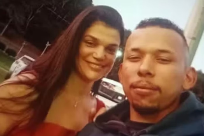 Casal tenta "namorar" em local perigoso e morre após acidente: "Estavam sem roupas"