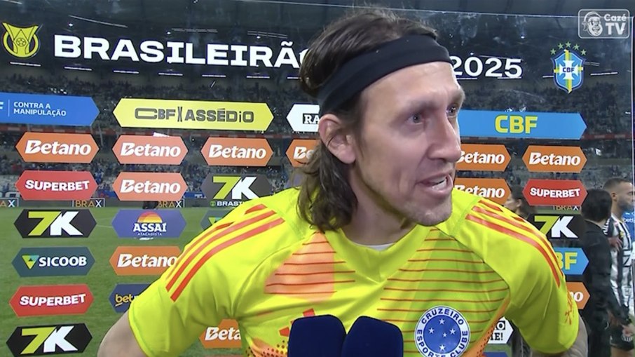 Cássio detona árbitro de Cruzeiro x Santos: "Jogamos contra 12"
