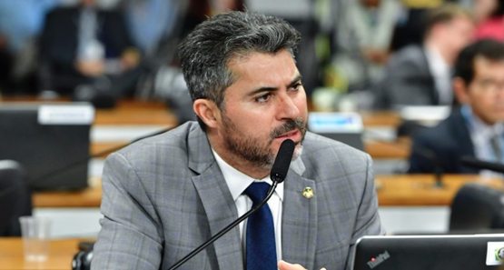 Marcos Rogério dá show de oportunismo político em briga com o STF