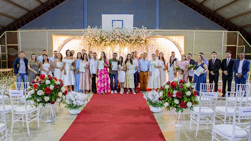 Quinze casais formalizam conversão de união estável em casamento comunitário em Campo Novo de RO