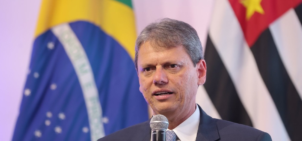 'O Brasil não aguenta mais o PT e não aguenta mais o Lula', diz Tarcísio de Freitas
