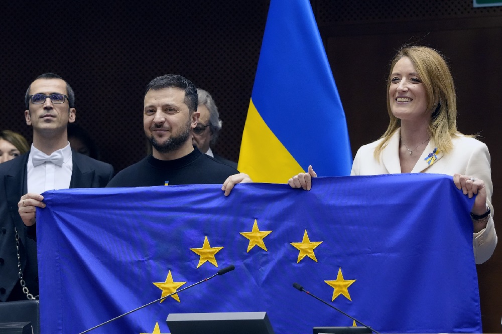Rússia chama de "insignificante" reunião de Zelensky e europeus com Donald Trump
