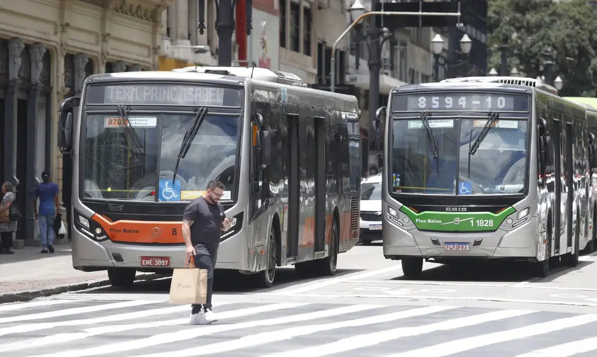 Setor de serviços cresce 0,3% em junho e atinge patamar recorde
