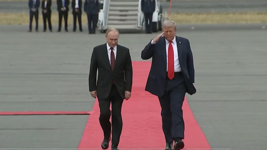 Reunião de Vladimir Putin e Donald Trump termina sem acordo sobre a guerra da Ucrânia
