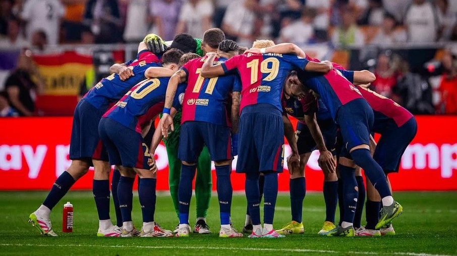 Barcelona começa defesa do título com Yamal e Raphinha