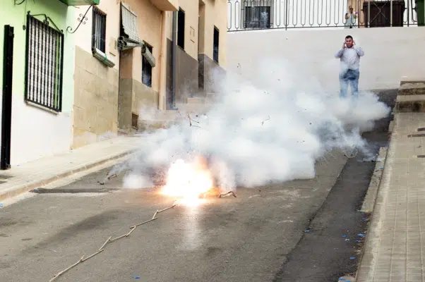TJ-SP mantém condenação de homem que jogou bomba na porta de vizinha
