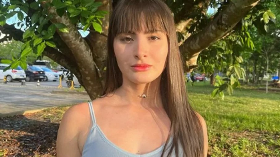 Influenciadora relata abuso sexual na infância após denúncia de Felca nas redes sociais
