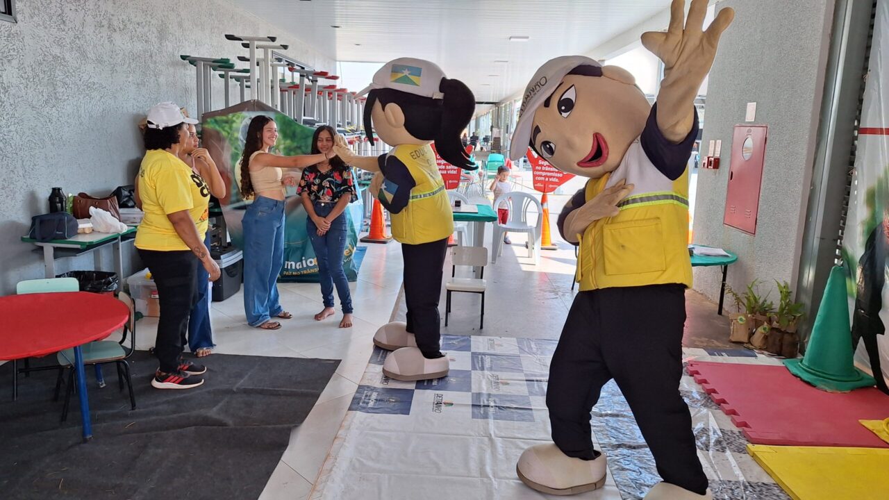 Serviços de habilitação, veículos e atividades de educação são oferecidos para população 