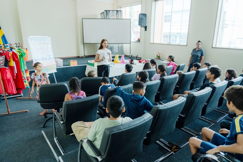 Biblioteca Municipal Francisco Meirelles promove noite de autógrafos com autores mirins