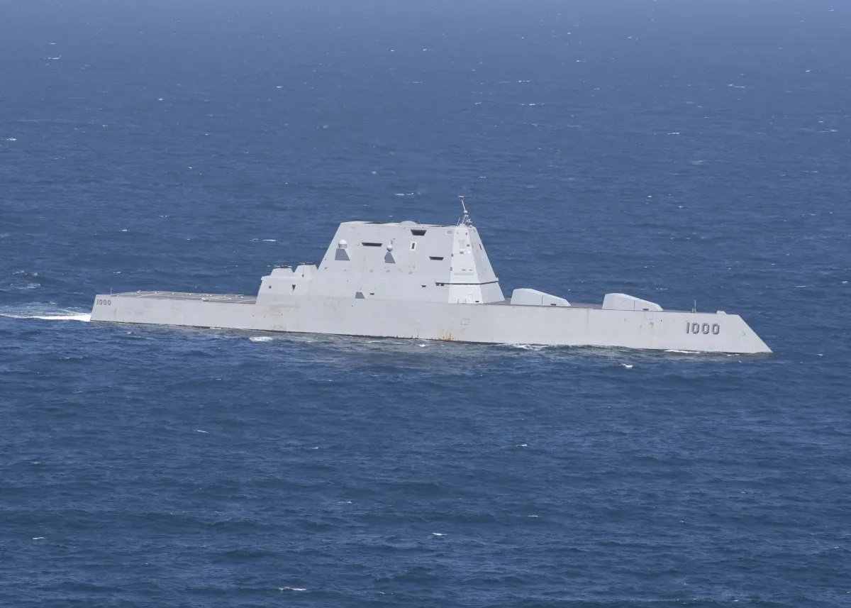 Estados Unidos enviam navios de guerra para costa da Venezuela, dizem fontes
