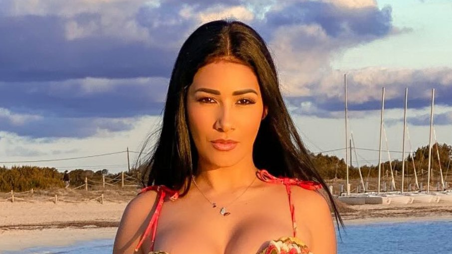 Simaria publica foto íntima por engano, apaga em seguida e postagem viraliza nas redes; veja
