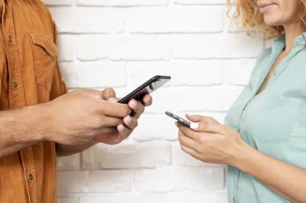 Influenciador é condenado por publicar vídeo humilhando mulher
