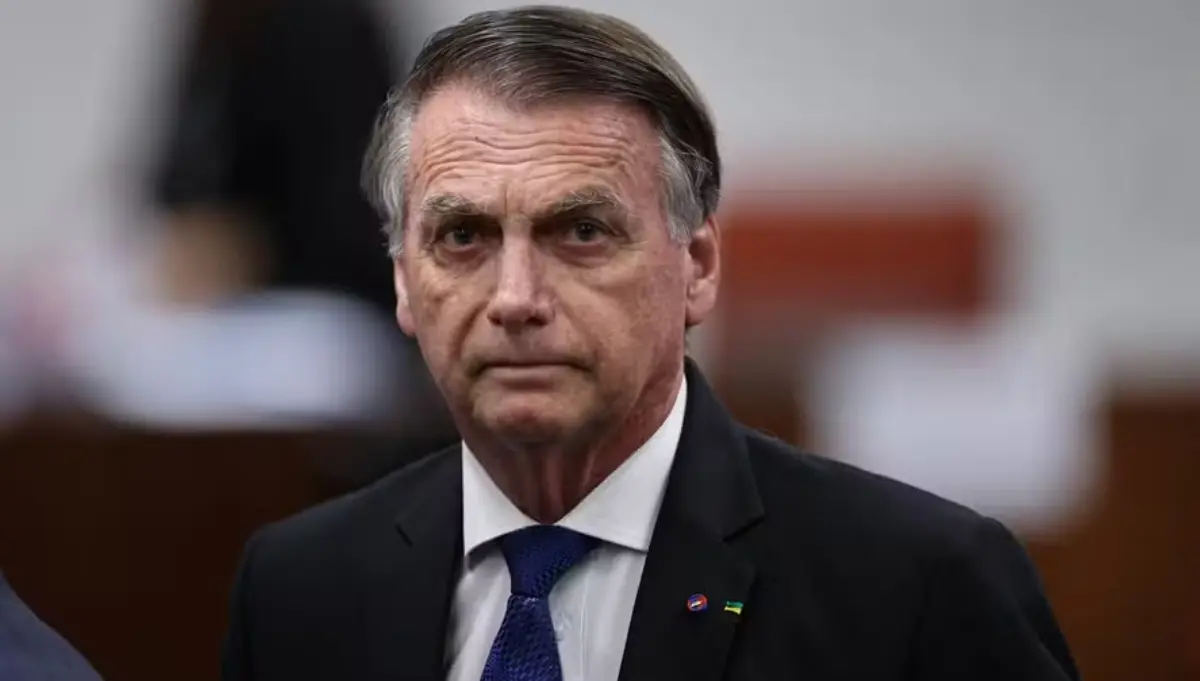 Alexandre de Moraes dá 48h para Bolsonaro explicar suposta “fuga” para a Argentina
