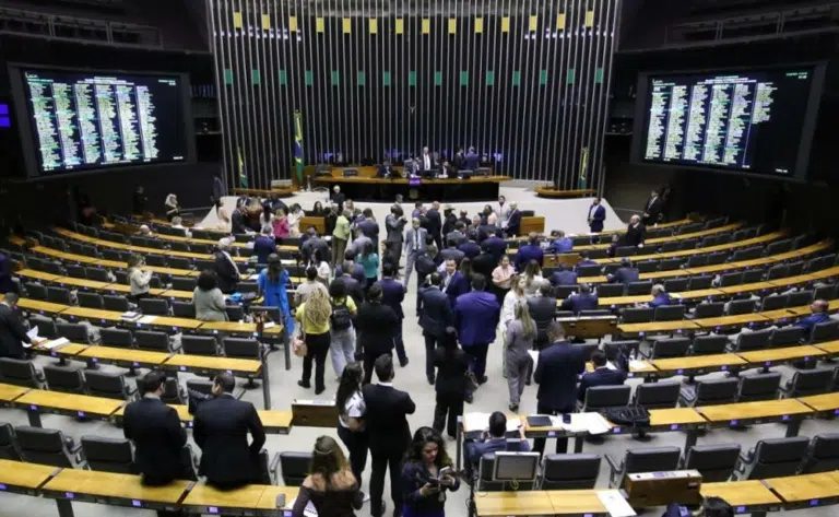 Câmara aprova criação de 330 funções comissionadas para o STJ
