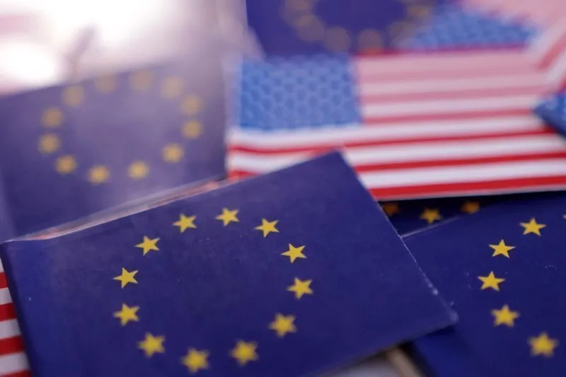 Estados Unidos e União Europeia formalizam acordo comercial com tarifa prevista de 15%
