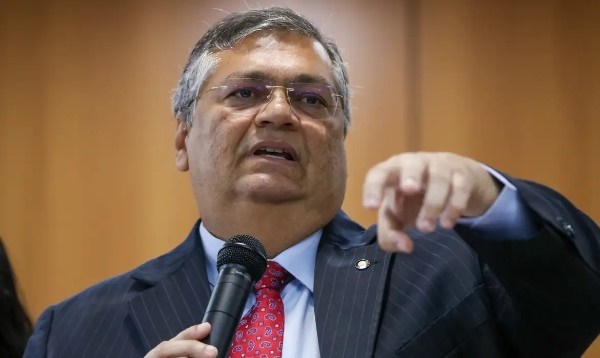 Ministro diz que Supremo Tribunal Federal não pode ceder a coações, chantagens e ameaças