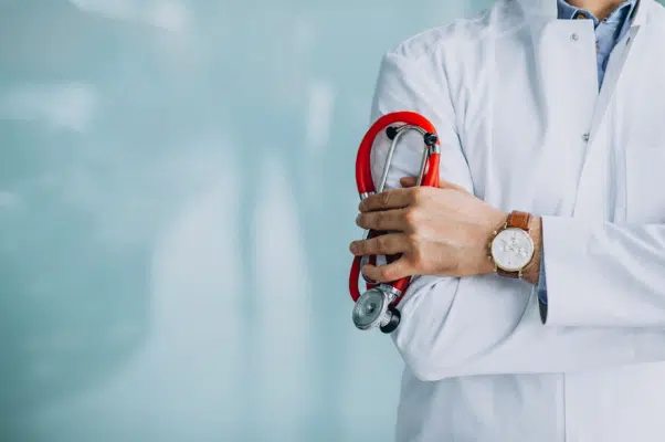 Plano de saúde precisa arcar com cirurgia cardíaca fora da lista da ANS
