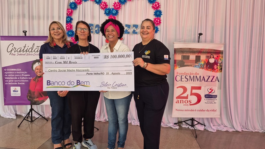 Sílvia Cristina entrega R$ 100 mil para projeto infantil do Centro Social Madre Mazzarello