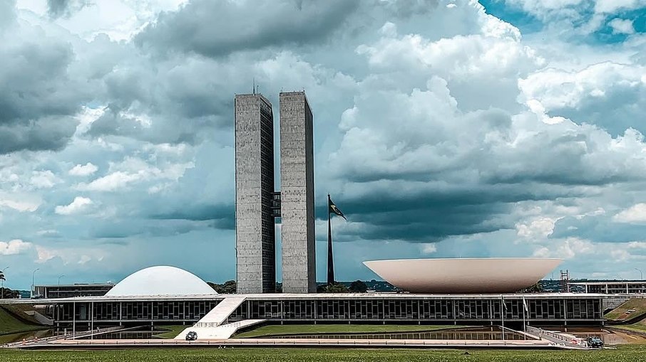 Reforma Administrativa mira supersalários no serviço público e fim dos privilégios 
