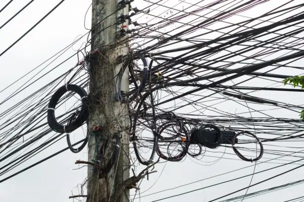 Concessionárias de energia têm que fiscalizar cabos de terceiros
