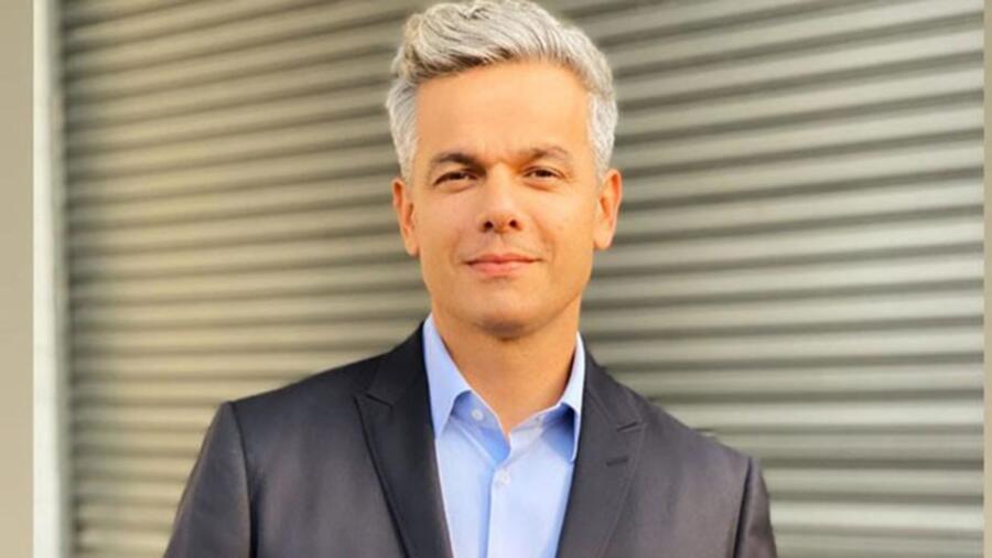 Apresentador Otaviano Costa passa mal e é afastado às pressas do Melhor da Noite
