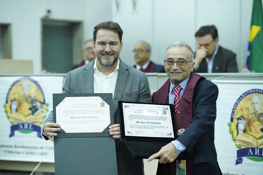 Alex Redano é homenageado como membro benemérito pela Academia Rondoniense de Letras
