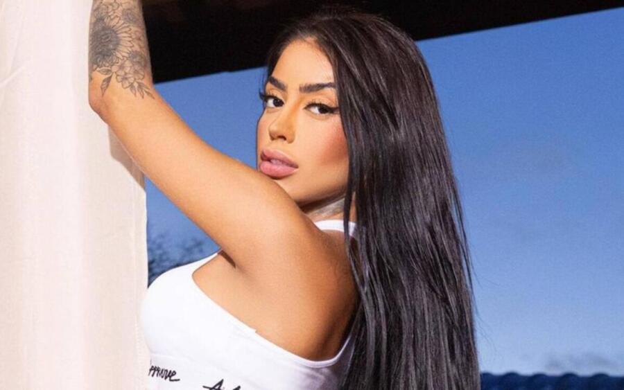 MC Mirella aciona a justiça após ter fotos íntimas expostas nas redes sociais
