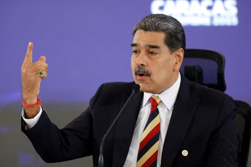 Com medo, Ditador Maduro diz que oito navios dos EUA estão apontados para a Venezuela
