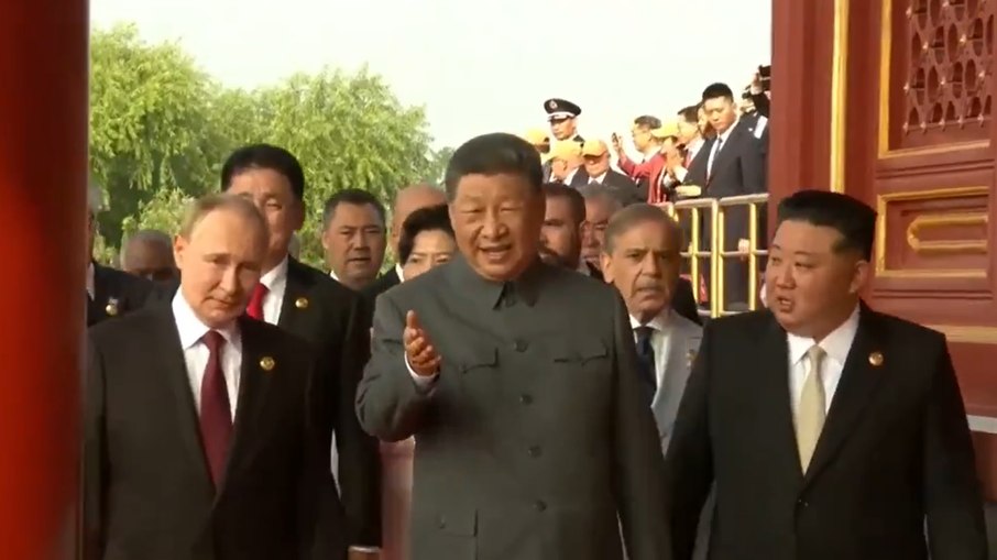 China revela novo arsenal em desfile militar com Putin e Kim Jong-un em evento no país
