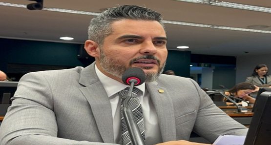 Deputado Thiago Flores recebe mais de R$ 28 mil em auxílio-moradia